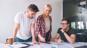 Blogger Review Produk: Kisah Nyata yang Membantu Konsumen Menentukan Pilihan dengan Percaya Diri